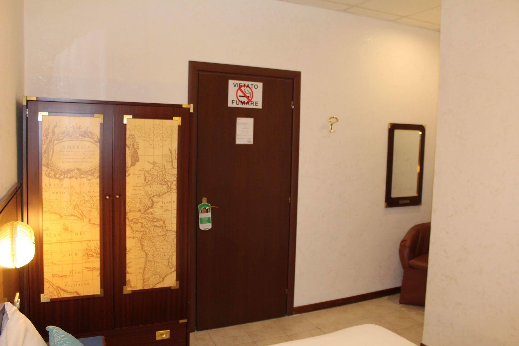 Galleria Frascati Rooms And Apartment Екстер'єр фото