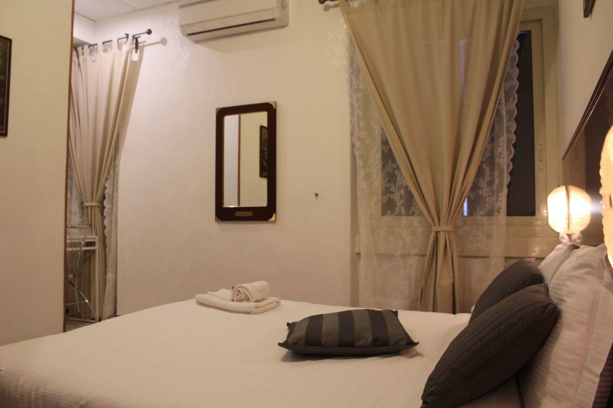 Galleria Frascati Rooms And Apartment Екстер'єр фото