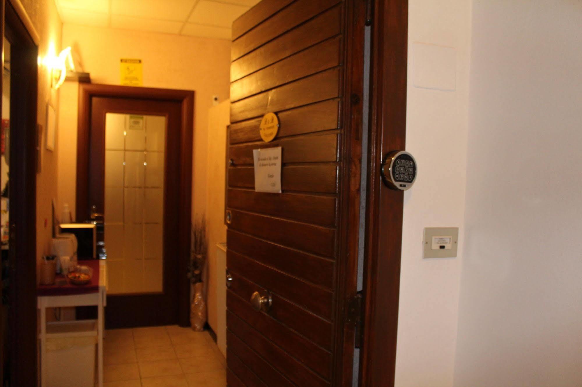 Galleria Frascati Rooms And Apartment Екстер'єр фото