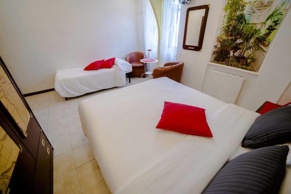 Galleria Frascati Rooms And Apartment Екстер'єр фото