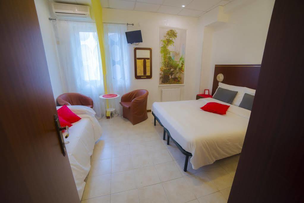 Galleria Frascati Rooms And Apartment Екстер'єр фото