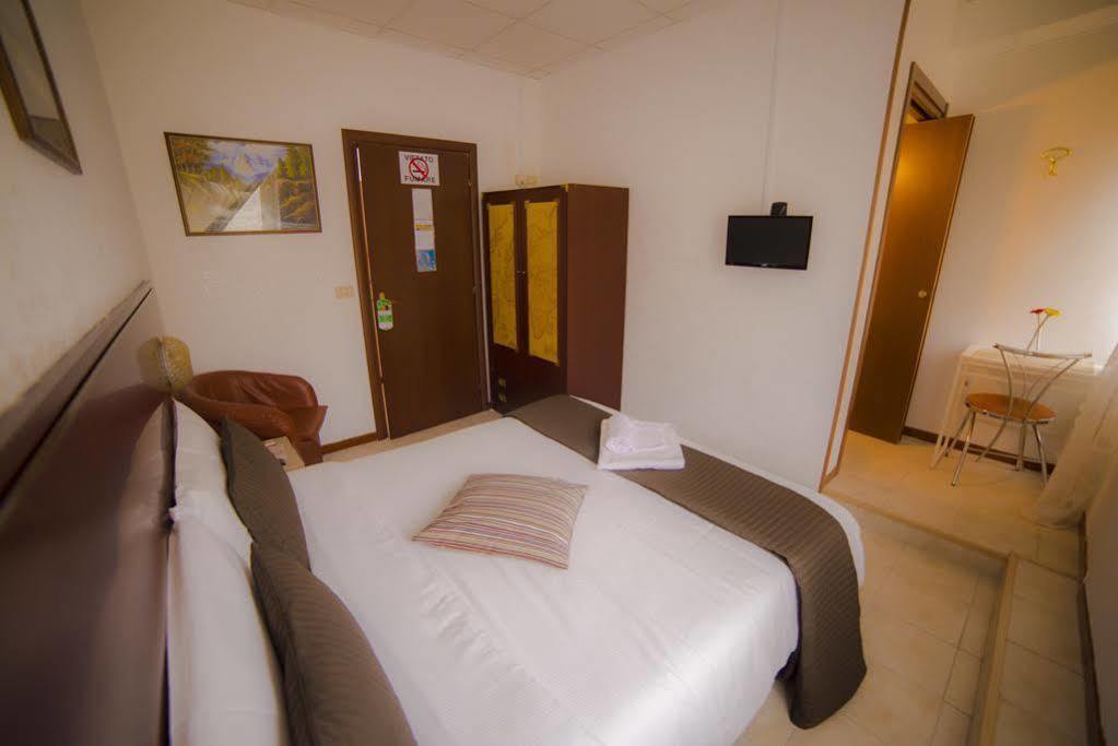 Galleria Frascati Rooms And Apartment Екстер'єр фото